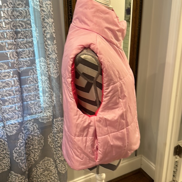 Reversible pink puffer vest medium NWT - Picture 5 of 6